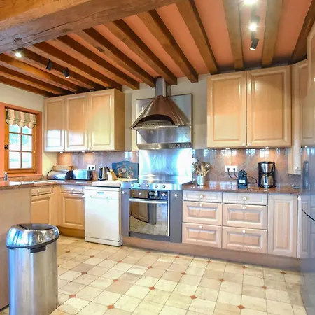 Superbe Batisse A Colombage Reux