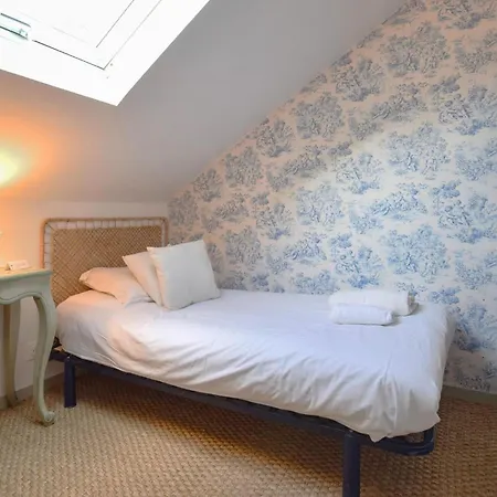 Superbe Batisse A Colombage Reux