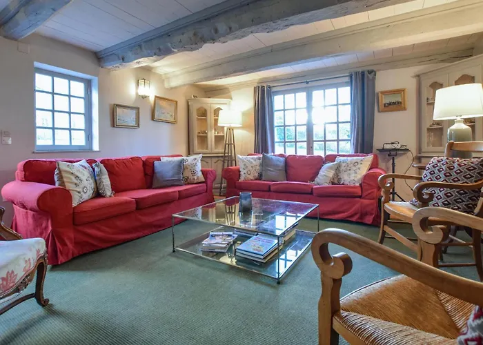 Superbe Batisse A Colombage Reux