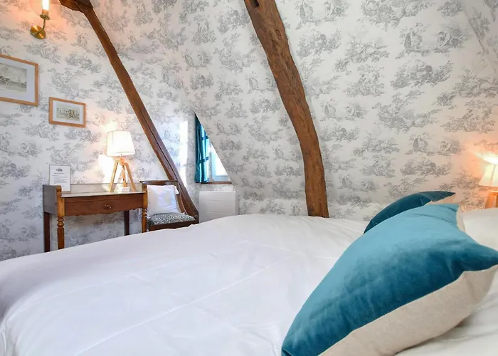 Superbe Batisse A Colombage * Reux