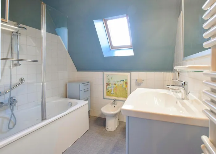 Superbe Batisse A Colombage Reux