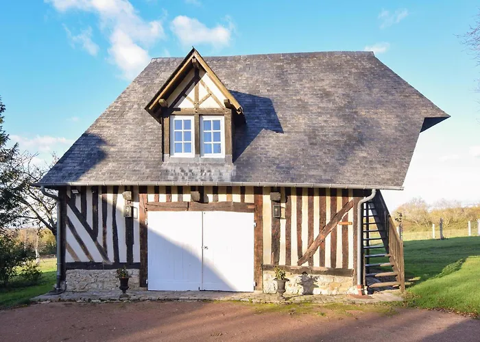 Superbe Batisse A Colombage Reux